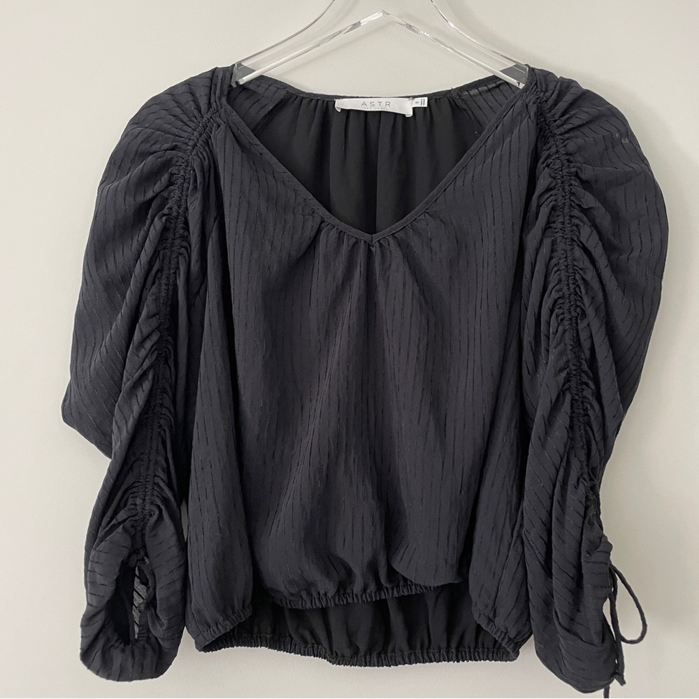 ASTR the Label Shirt Womens Small Black Ruched Long Sleeve Crop Top Blouse Boho